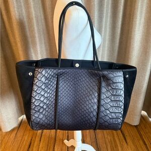 HAUTE SHORE Black and Gray Textured Tote